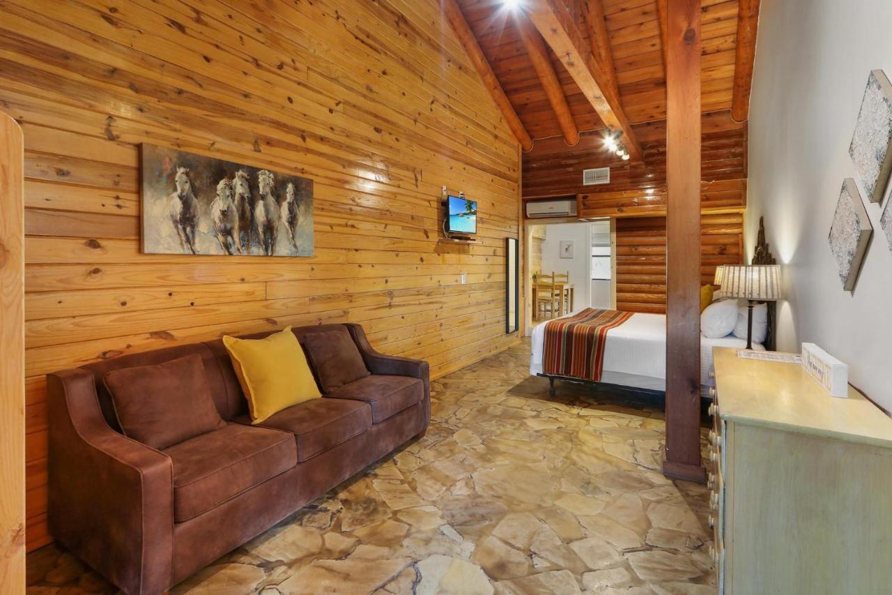 Wimberley Log Cabins Resort And Suites- Unit 3 Esterno foto